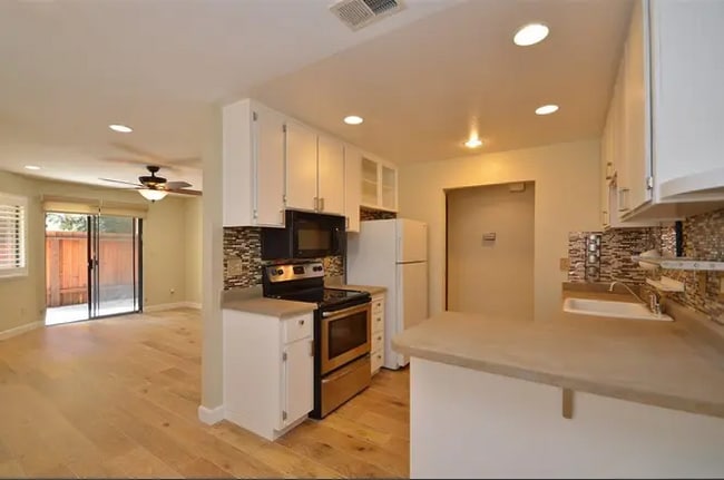 Building Photo - 5055 Valley Crest Dr Unit 185