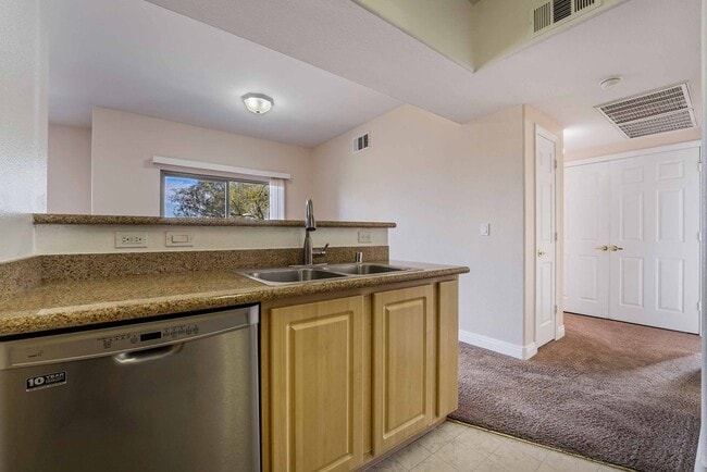 Photo - Beautiful Condo with Spacious Layout!
