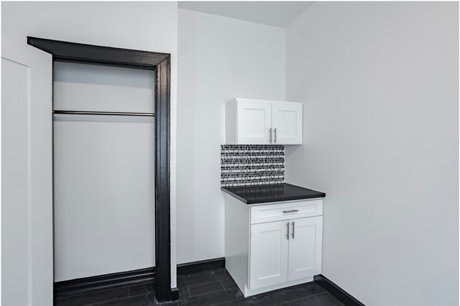 Photo - St. Moritz Apartments