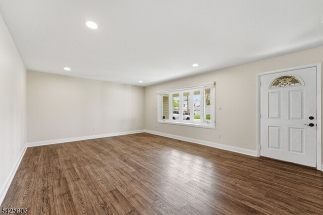 Photo - 3 Cypress Rd