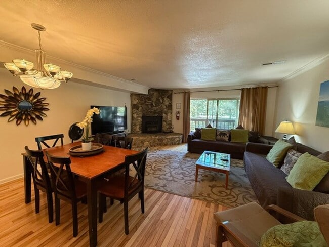 Building Photo - Centrally located townhouse in Incline Vil...
