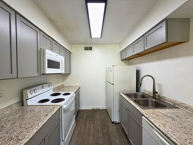 Photo - 2613 Amherst Ct