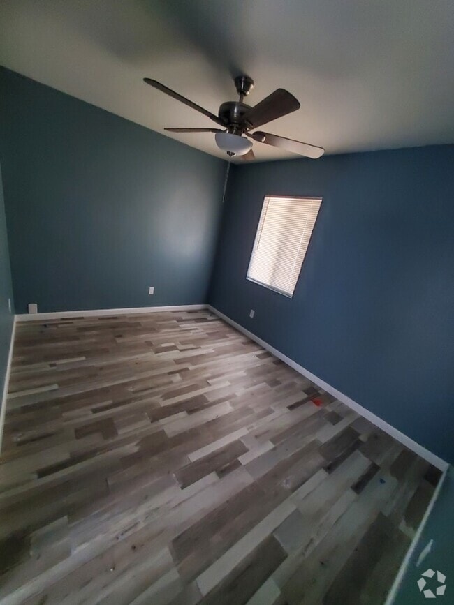 Building Photo - 1015 4th St Unit B Rental