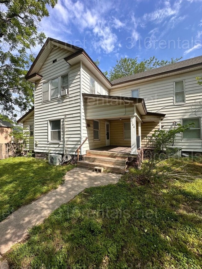 $725 - 1 Bedroom / 2 Bathroom - 2 story Ap... - $725 - 1 Bedroom / 2 Bathroom - 2 story Ap... Apartment Unit 2106 W 1st St N