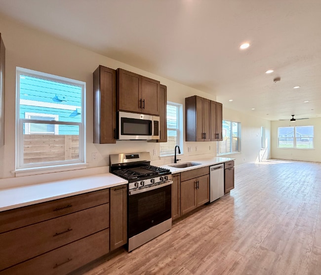 Photo - 604 Holstein Way