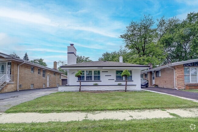 Building Photo - 15020 Oak St Rental