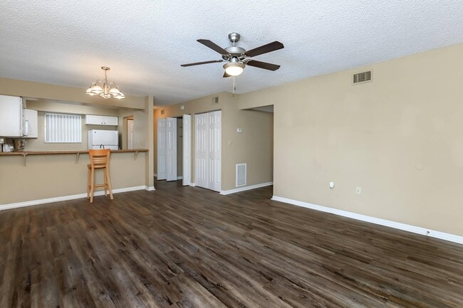 Photo - Whispering Oaks Apartments