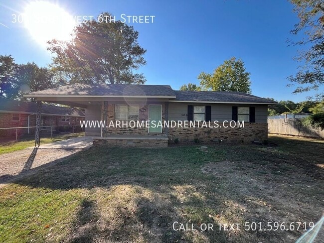 Building Photo - 306 SW 6th St