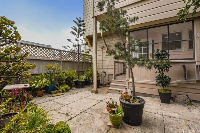 Photo - 847 Castro St Unit 2