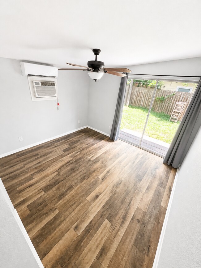 Photo - 5400 Harmon Ave