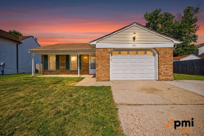 Building Photo - 3 BEDROOM 2 BATH W/GARAGE IN VIRGINIA BEACH PETS ALLOWED