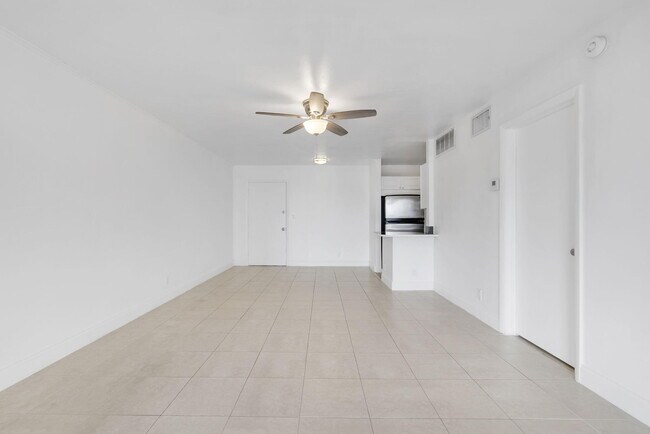 Photo - 3040 NE 16th Ave Unit 408