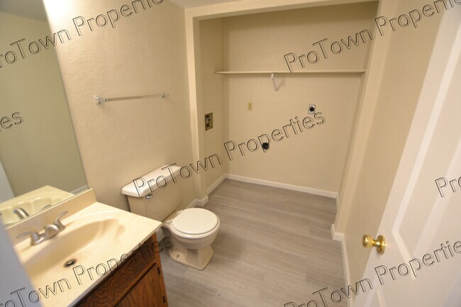 Photo - 654 Meadowood Ln Unidad 654