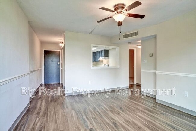 Building Photo - 3323 Forest Ln Unit D-15