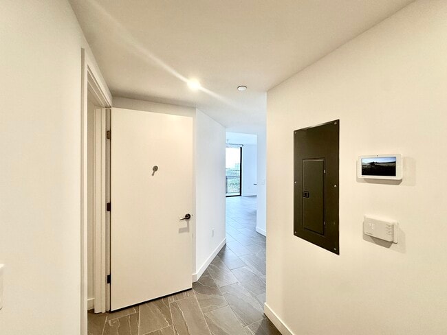 Building Photo - 1945 NW 3rd Ave Unit B28 Rental