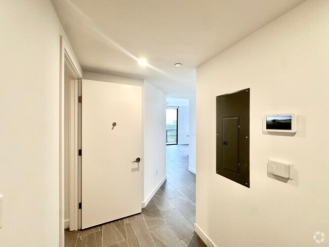 Building Photo - 1945 NW 3rd Ave Unit B28 Rental