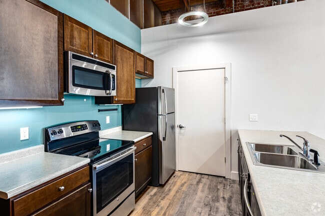 3BR, 2BA - 1296SF