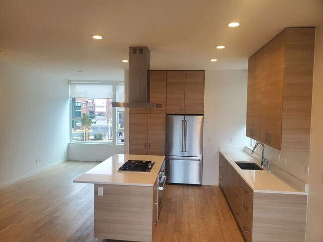 Photo - 3 Bedroom 3.5 Bath River Views - Walk to Old Mill