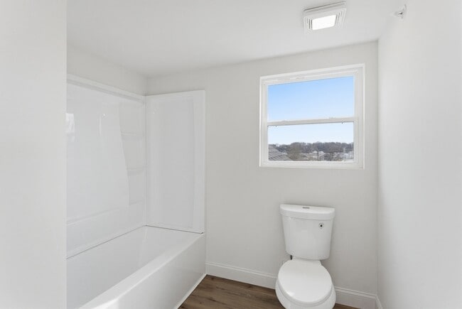 Photo - 2303 Parkview Ave