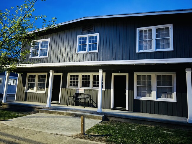Building Photo - 304 Maplewood Ave NE