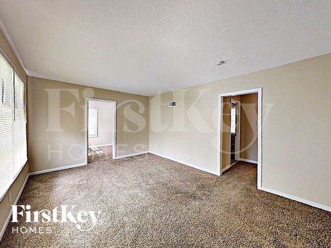 Photo - 815 St Jean St