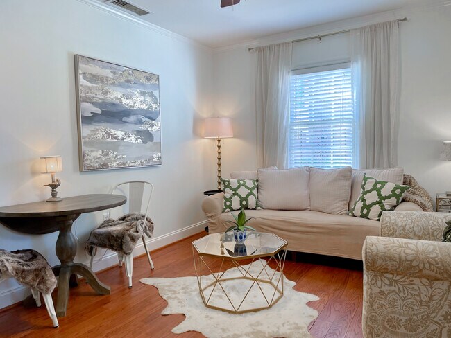 219- living room - 215 W Taylor St Apartments Unit 219