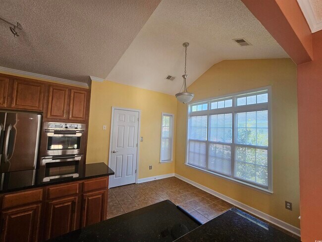 Photo - 1011 Hillsdale