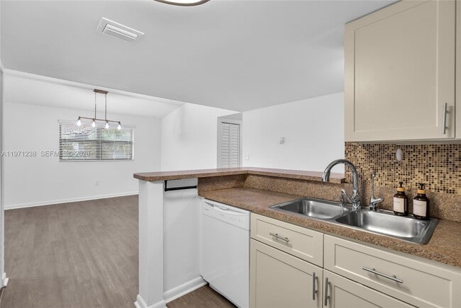 Photo - 9785 Nob Hill Ct Unit 9785