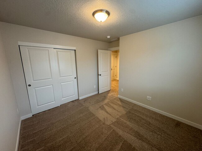 Photo - Spacious 3 Bedroom – Move-In Ready Brand n... Casa