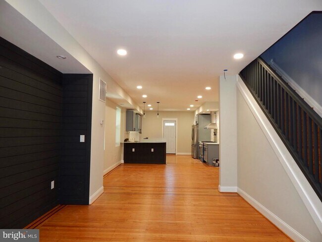 Photo - 301 Cornwall St