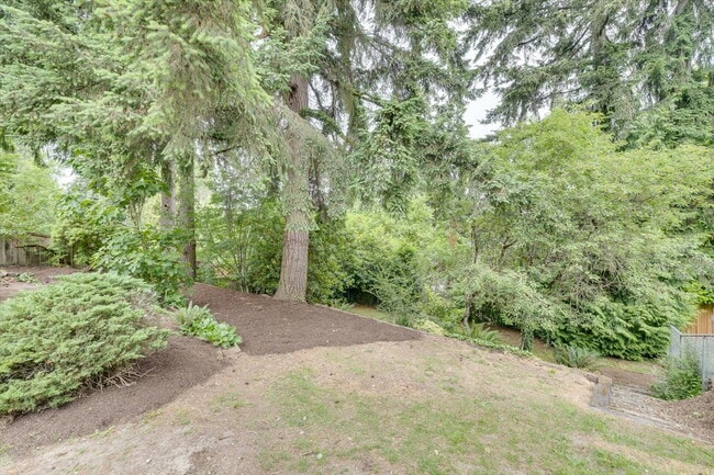 Photo - Spacious 3 bed 2.5 bath in Eastgate neighborhood.
