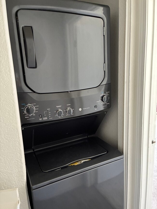 Washer/dryer - 1025 Southwood Dr Unit Southwood