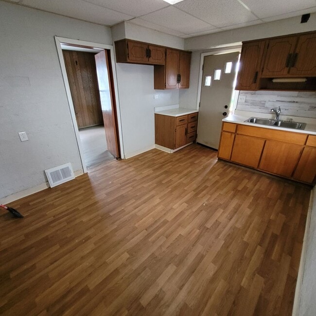 Photo - Single Family Home 3 beds 1 bath FOR RENT!