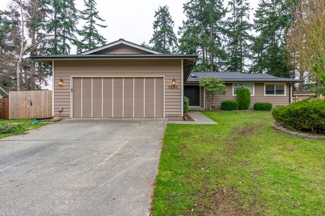 Building Photo - Spacious 3 Bedroom 2 Bath in desirable neighborhood