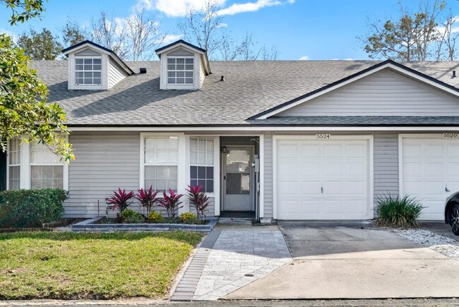 Building Photo - Charming 2-Bedroom + Bonus Room/Loft, 2-Bath Townhome Retreat in Conway!