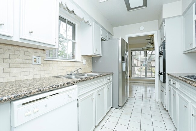 Photo - 2410 Chanay Ln