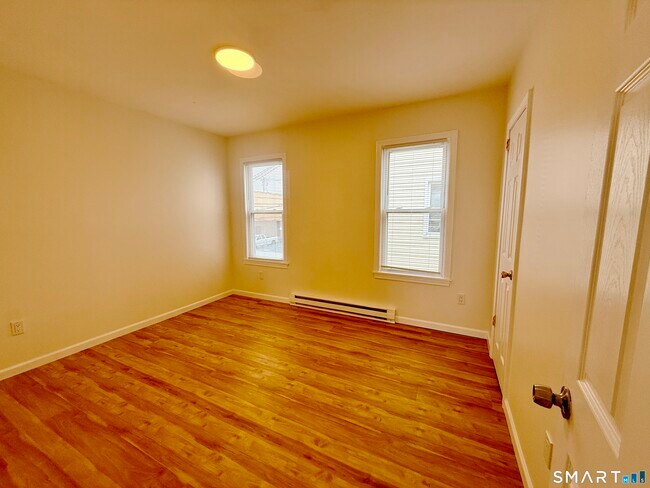 Photo - 70 Lindley St Unidad 2nd Floor