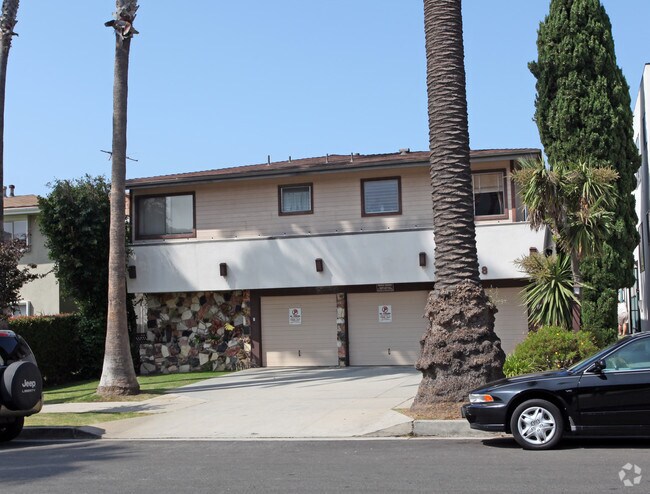 Building Photo - Fifth Street Apartments