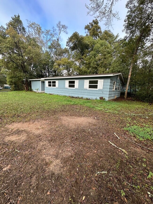 Photo - 3/1 on corner lot! Available now!