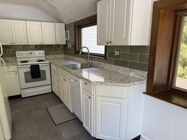 Newly renovated kitchen. - 106 Morgan Ave Unit 1bd/1ba 106 Morgan