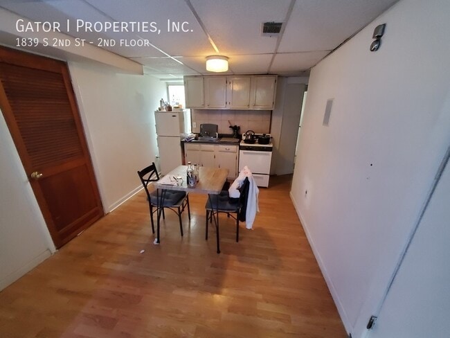 Building Photo - 1839 S 2nd St Unit 2nd floor