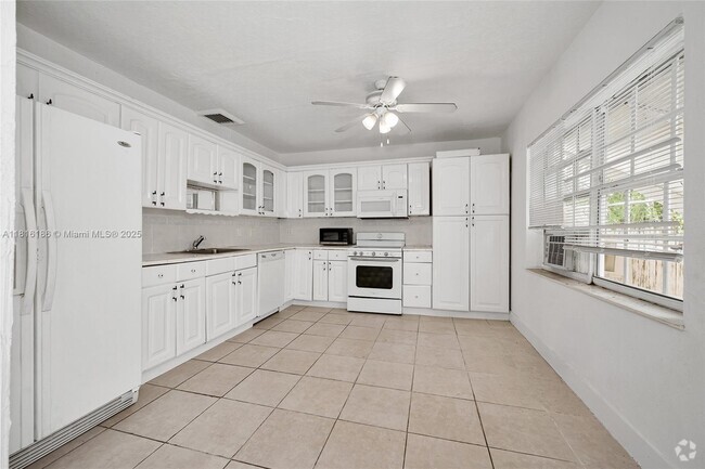 Building Photo - 1922 McKinley St Unit 2 Rental