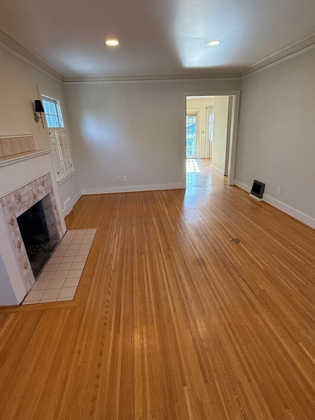 Photo - 3BR Tudor Home 1/2 Block from Greenlake!