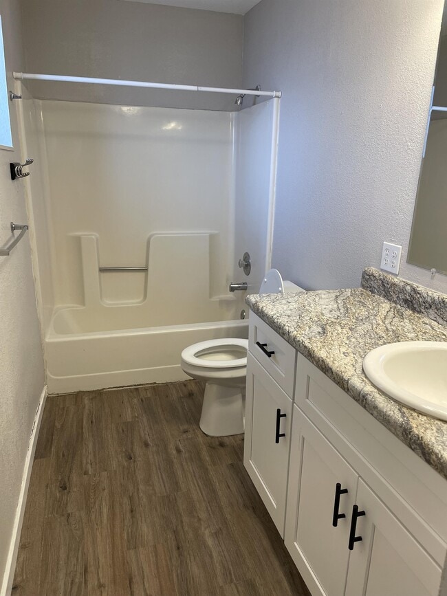 Photo - 537 W Juniper Dr