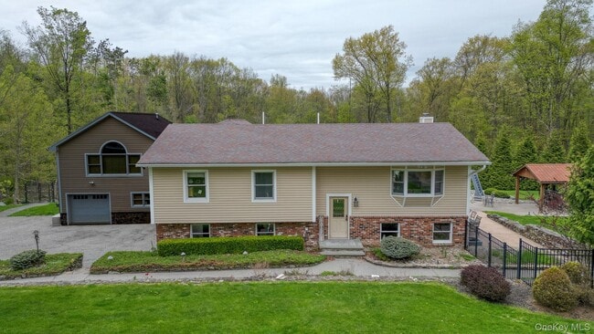 Building Photo - 809 Highland Lake Rd