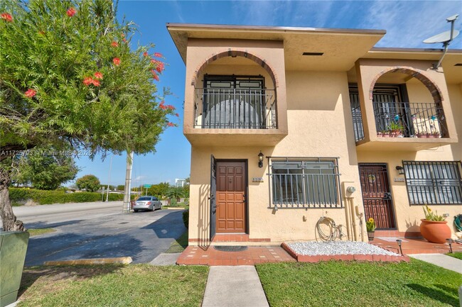 Photo - 1795 W 41st St Condominio Unidad 1795