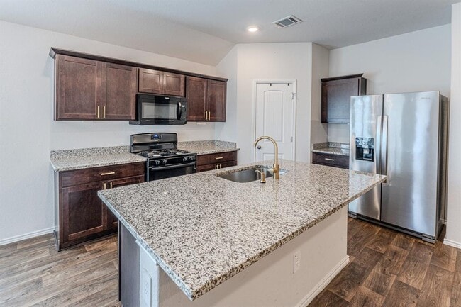 Photo - 317 Lily Pond Trl