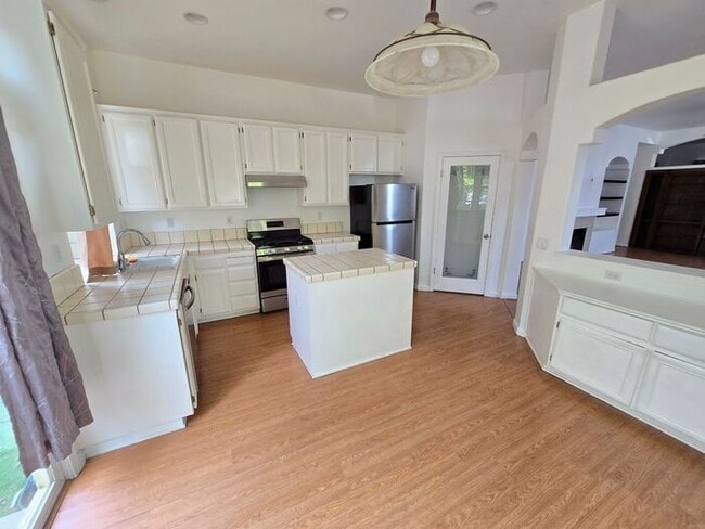 Photo - Stylish 4-Bedroom Home Near Red Hawk Golf ...