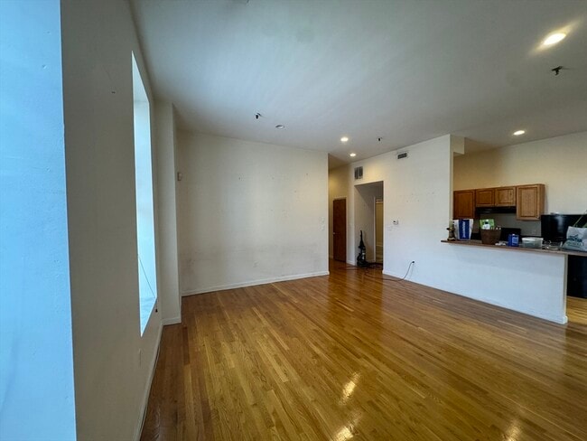 Building Photo - 176 W Springfield St Unit 1