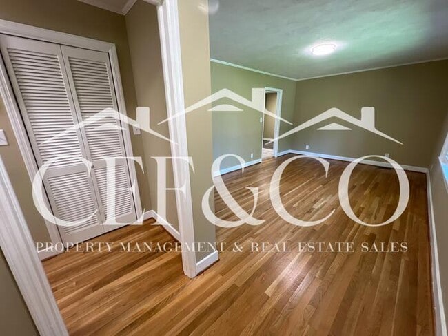Photo - 108 Overhill Dr